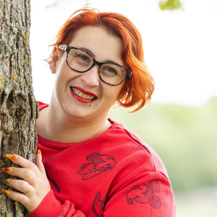 Carine, conseillère manucure et style